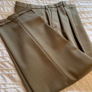 Men’s pants, pleated,cuffs and no stains. Like new condition.